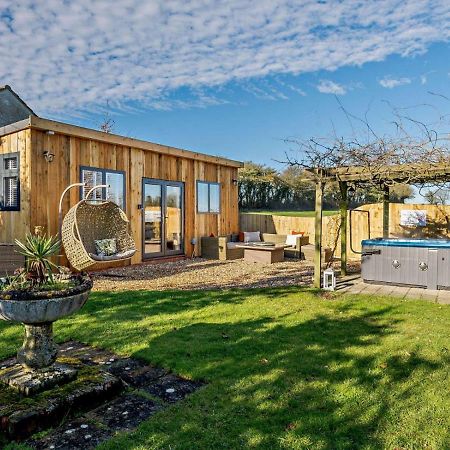 Log Cabin Near Bath 奇彭纳姆 外观 照片