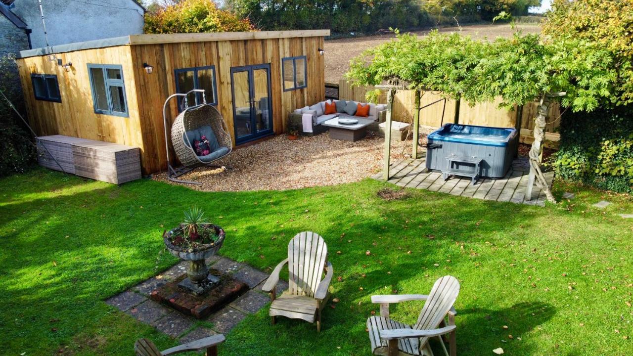Log Cabin Near Bath 奇彭纳姆 外观 照片