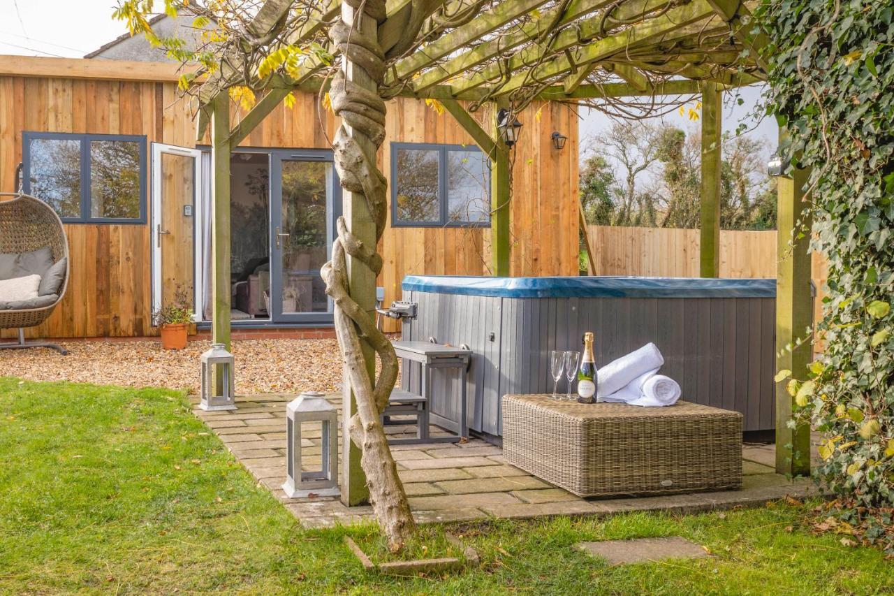 Log Cabin Near Bath 奇彭纳姆 外观 照片