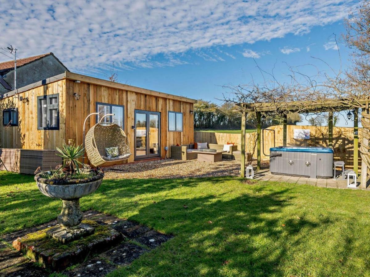 Log Cabin Near Bath 奇彭纳姆 外观 照片