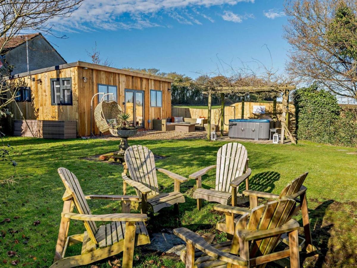 Log Cabin Near Bath 奇彭纳姆 外观 照片